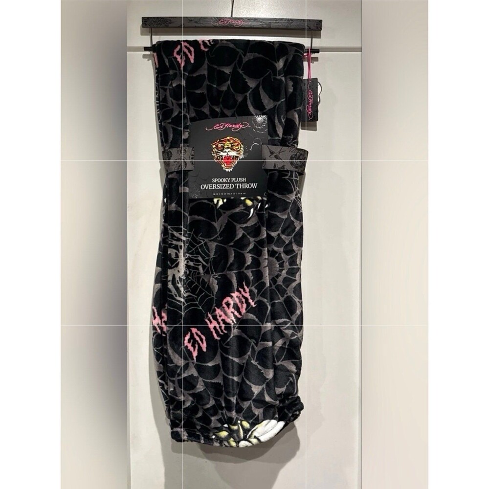 Viral Ed Hardy Spider Web Spooky Halloween Throw Blanket